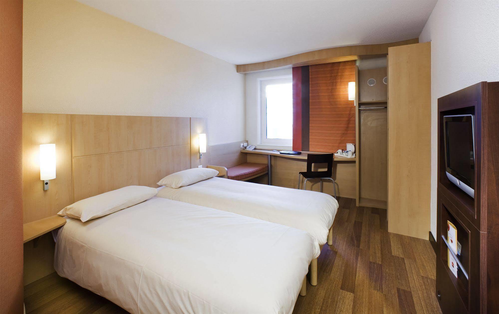 Отель Ibis Bristol Temple Meads Экстерьер фото