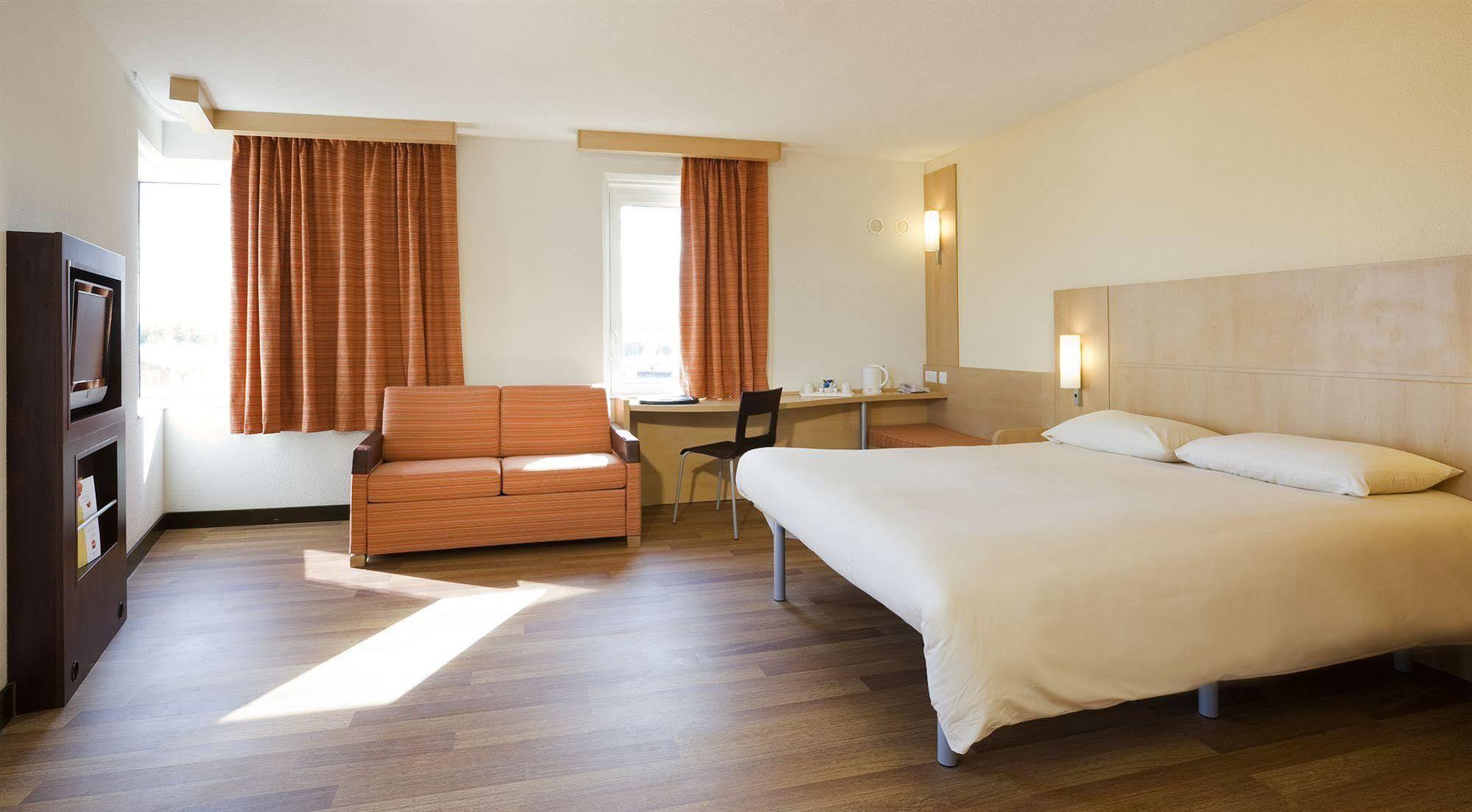 Отель Ibis Bristol Temple Meads Экстерьер фото